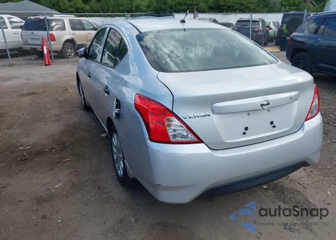 2016 Nissan Versa 1.6 S z USA, uszkodzony, nr VIN 3N1CN7AP2GL825458